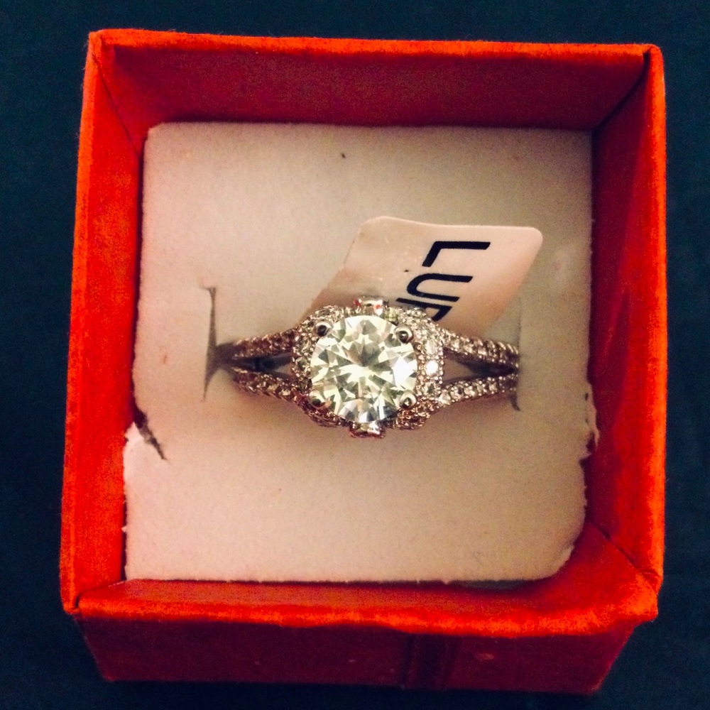 SALE 💜 NIB Charmed Aroma Ring
